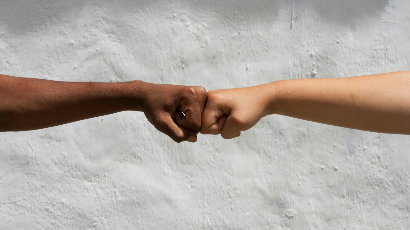 Fistbump image